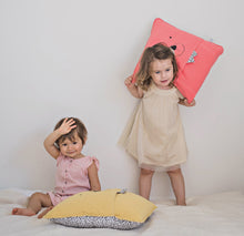 Charger l'image dans la galerie, COUSSIN COLÈRE
